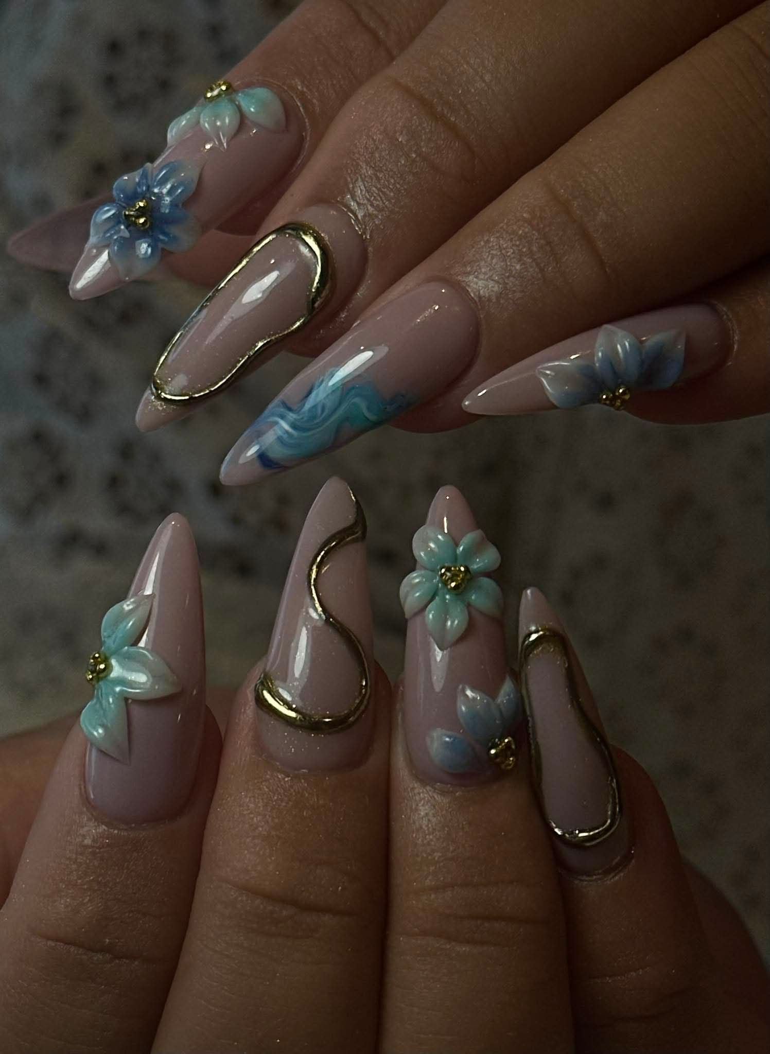 PEACHY NAILS 