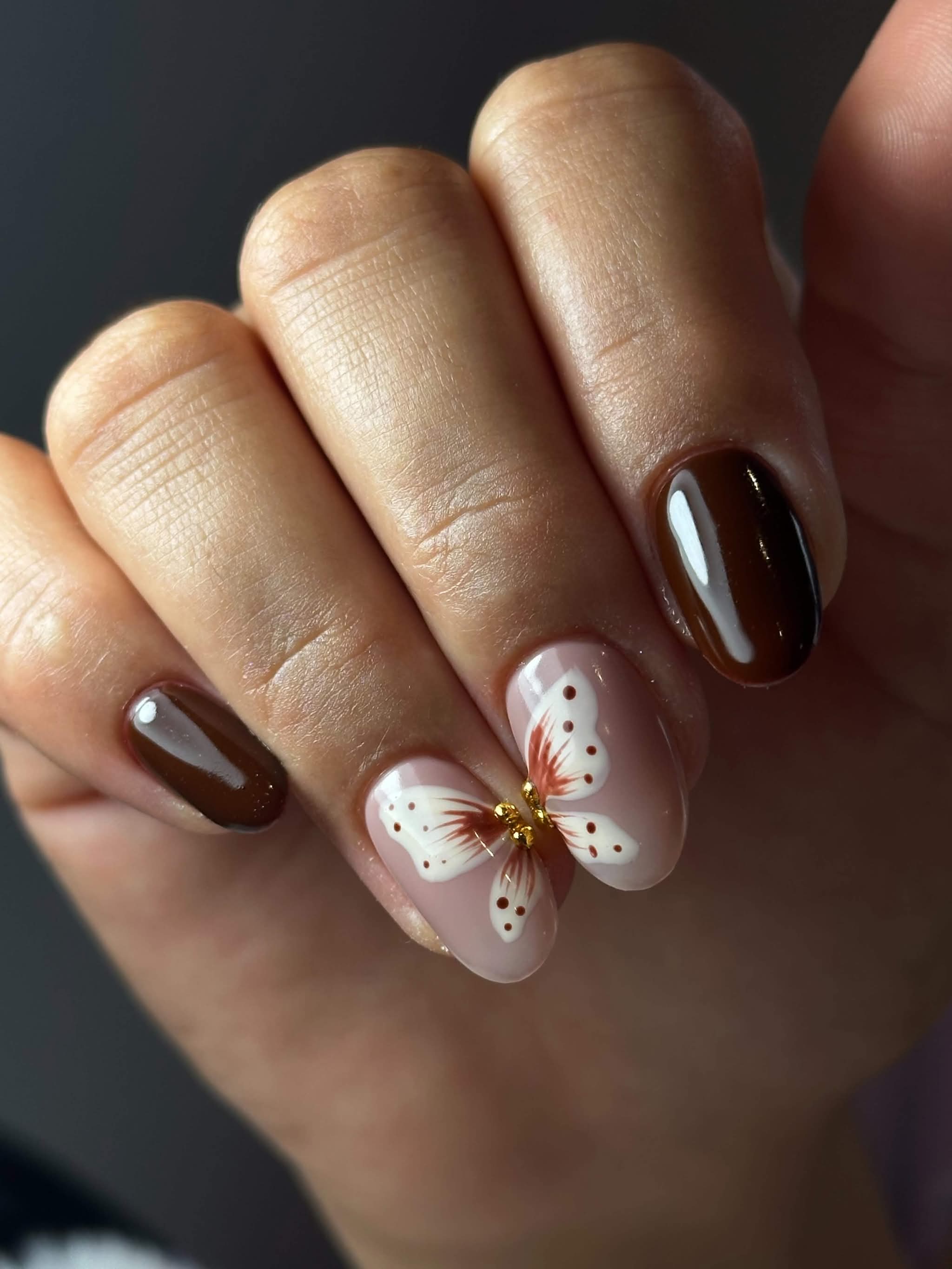 PEACHY NAILS 